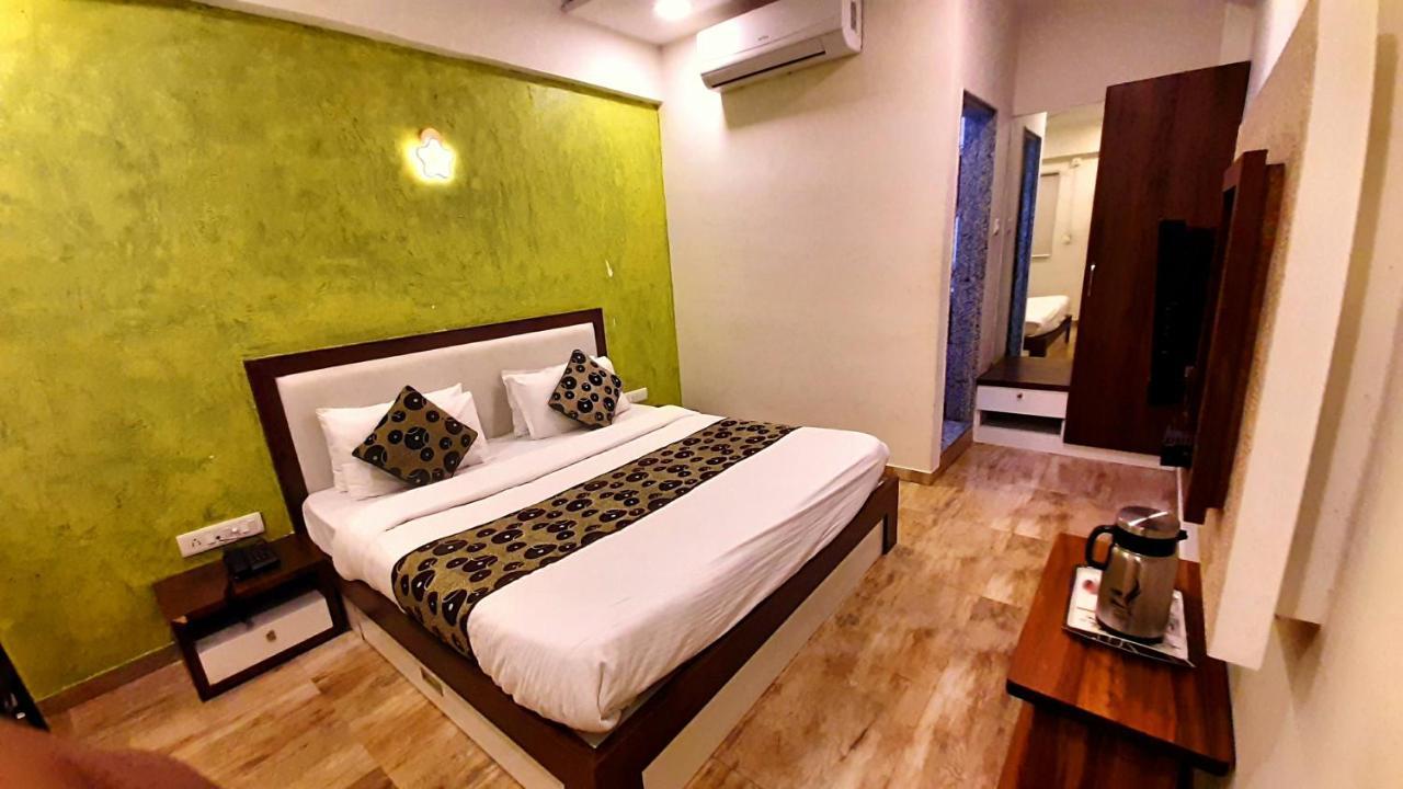 Hotel Tulip Plaza Ahmedabad Exterior foto